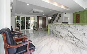 Royale 8 Ville Guest House